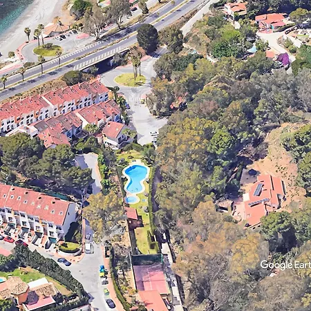 Chalet Adosado Frente Al Mar Con Piscina, Benalmadena-costa *